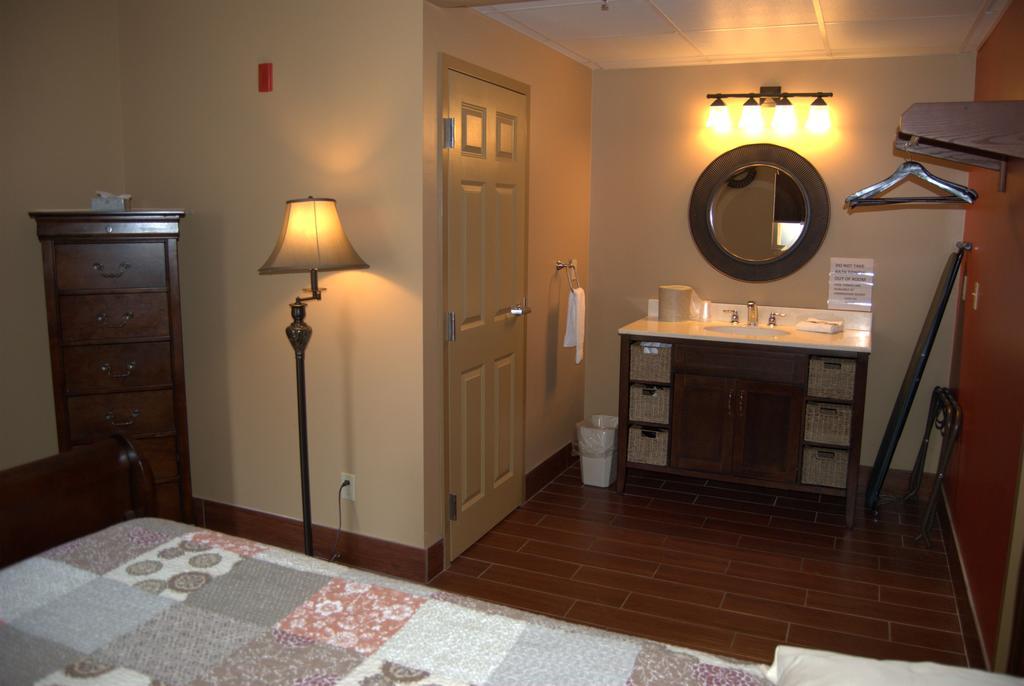 Hotel Put-In-Bay Victory Station Extérieur photo