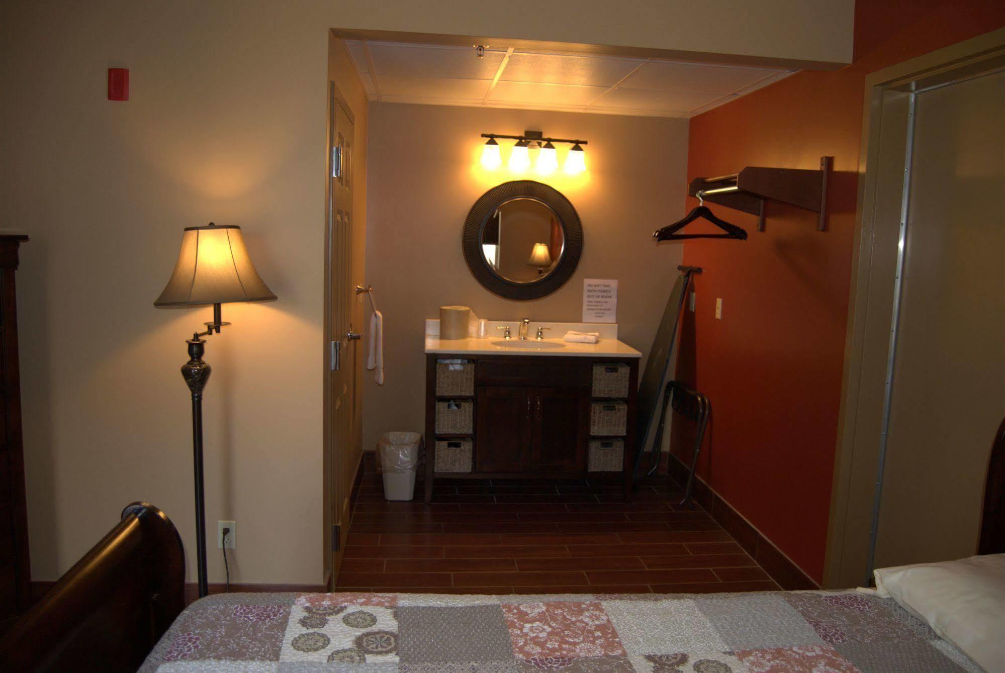 Hotel Put-In-Bay Victory Station Extérieur photo